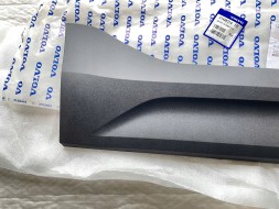 Volvo OE 31448319 31448343 listwa w drzwi prawy prawa prawe prawego prawej błotnika tył tyłu tylny bok boczna lewych tylnych nakładka osłona НОВА ОРИГІНАЛЬНА БІЧНА ПЛАНКА ДВЕРЕЙ VOLVO XC40 ПРАВА ЗАДНЯ RH R