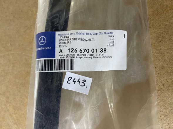 Mercedes-Benz OE MERCEDES W126 планка ущільнювача скла A1266700138