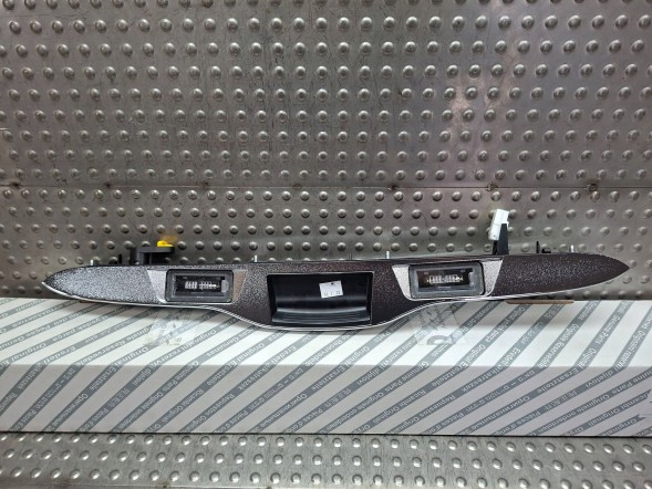 Fiat OE S26337852 ХРОМОВАНА НАКЛАДКА КЛАПАНА 0735516207 FIAT 500 2007-