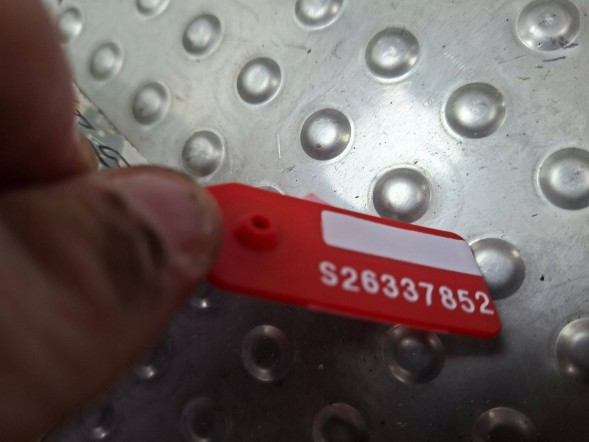 Fiat OE S26337852 ХРОМОВАНА НАКЛАДКА КЛАПАНА 0735516207 FIAT 500 2007-