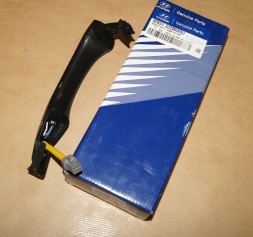 Hyundai OE 82651-3Z200W8U ЗОВНІШНЯ ДВЕРНА РУЧКА З ХРОМОМ I-40 З ПЕРЕКЛЮЧАЧЕМ ВІДКРИТТЯ HYUNDAI i40