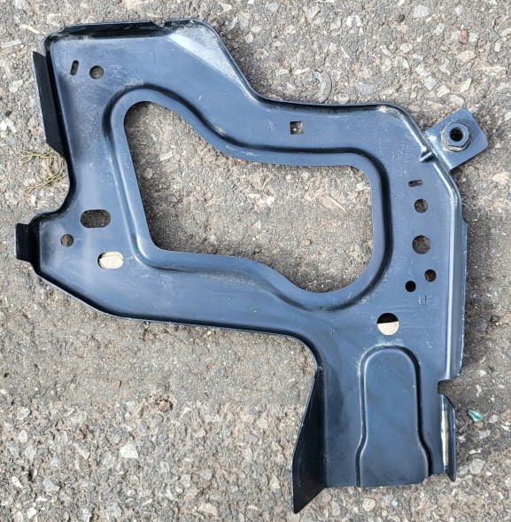 Volvo OE 30661101 ПЕРЕДНІЙ ПРАВИЙ ОКУЛЯР ПОСИЛЕННЯ VOLVO C30 C-30 C70 V50 S40 OE