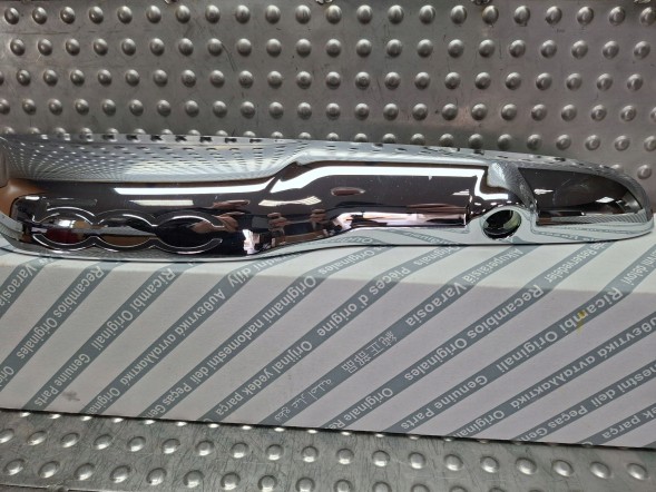 Fiat OE S26337861 ХРОМОВАНА НАКЛАДКА КЛАПАНА 0735516207 FIAT 500 2007-