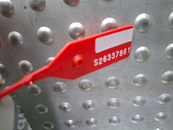 Fiat OE S26337861 ХРОМОВАНА НАКЛАДКА КЛАПАНА 0735516207 FIAT 500 2007-