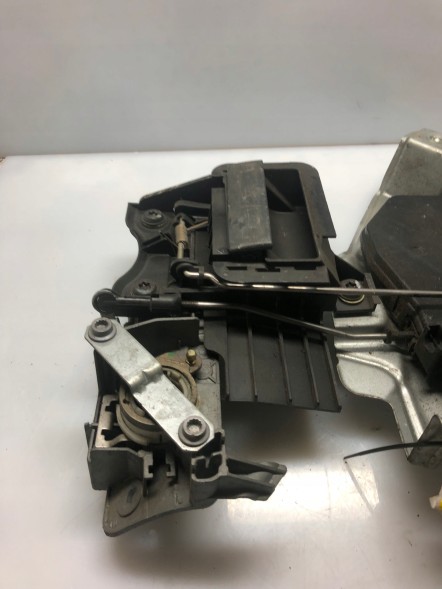 Volkswagen OE ZAMEK DRZWI 2K0827201T VOLKSWAGEN TYLNE VAG РУЧКА ДВЕРНОГО ЗАМКА 2K0827201T 2K0829309 VOLKSWAGEN ЗАДНЯ VAG