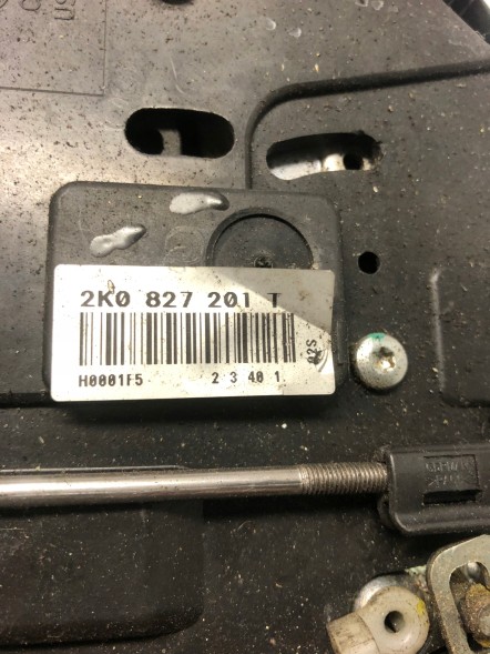 Volkswagen OE ZAMEK DRZWI 2K0827201T VOLKSWAGEN TYLNE VAG РУЧКА ДВЕРНОГО ЗАМКА 2K0827201T 2K0829309 VOLKSWAGEN ЗАДНЯ VAG
