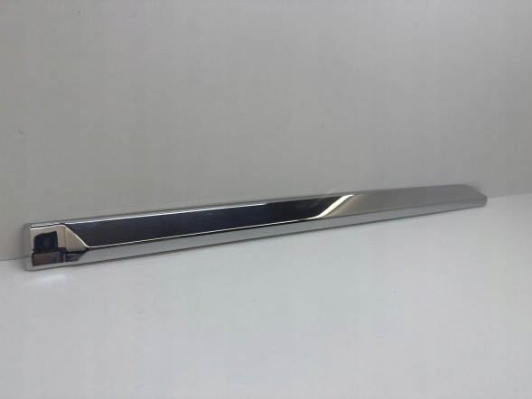 Suzuki OE MOBIPARTS-990E061M08CSM Оригінальна накладка передніх лівих дверей Suzuki SX4 S-Cross 990E0-61M08-CSM