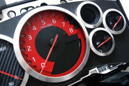Moman 0089688083703 NISSAN GT-R заміна циферблатів MoMan mph kmh