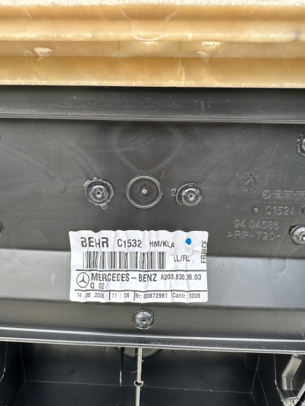 Mercedes-Benz OE DESKA KOKPIT 9E22 CZARNA PODUSZKA MERCEDES C W203 LIFT ORYGINAL 2036800187 238602905 ДОШКА КАБІНА 9Е22 ЧОРНА ПОДУШКА MERCEDES C W203 ЛІФТ 2036800187 238602905