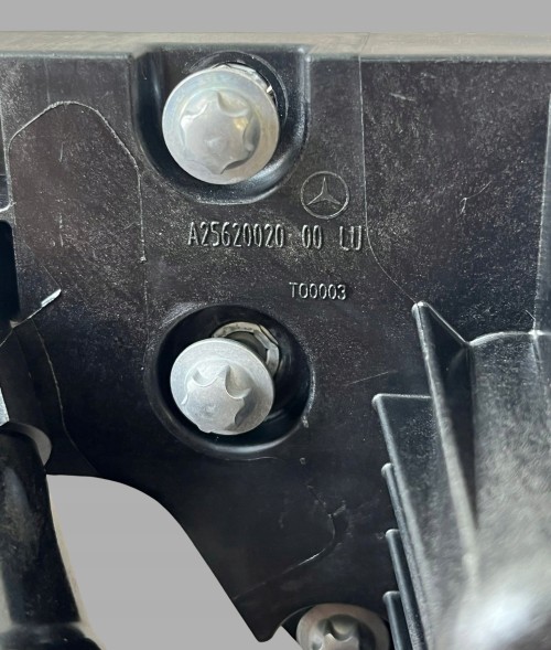 Mercedes-Benz OE A2562002000 A 256 200 20 00 A2562033900 Термостат Mercedes A2562002000