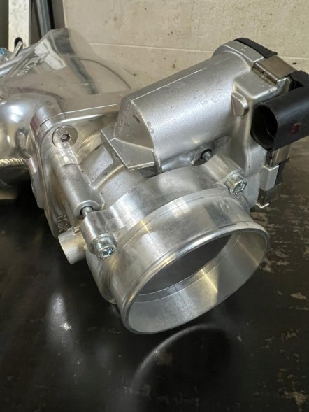 Китай DBW-INTAKE83-A-V2 Перехідник дросельної заслінки V2 83 мм MZR Garage Audi 4.2 V8