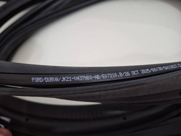 Ford OE JK21-V437N00-AB, 2437014 Ущільнювач дверей/кришки багажника задній для FORD TOURNEO / TRANSIT CUSTOM I 12- OEM