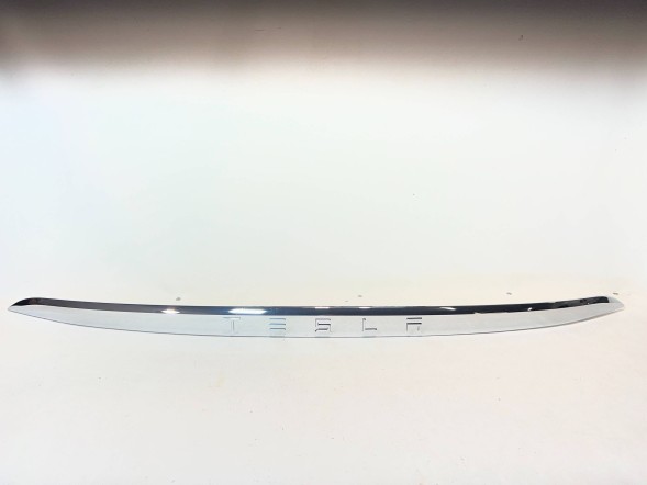 Tesla 103536900D ХРОМОВАНА НАКЛАДКА НА КРИШКУ БАГАЖНИКА TESLA MODEL X 1035369-00-D