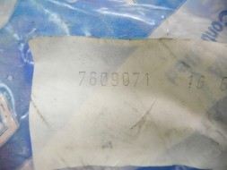 Fiat OE 7609071 УЩІЛЬНЮВАЧ БОКОВОГО ВІКНА FIAT XR MILLE UNO