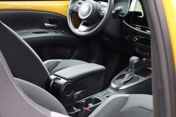 Rati C06887A Підлокітник для Toyota Aygo X, 2025- ,