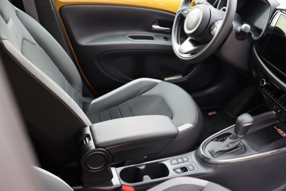 Rati C06887A Підлокітник для Toyota Aygo X, 2025- ,