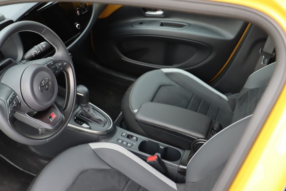 Rati C06887A Підлокітник для Toyota Aygo X, 2025- ,