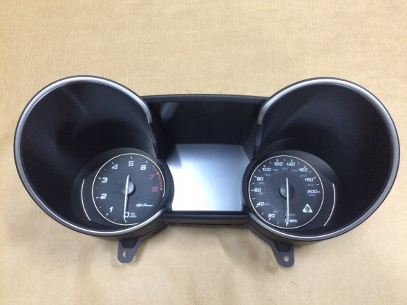 Alfa Romeo OE 50559267 50559576 ALFA ROMEO GIULIA QV 2.9 КОНТР ГОДИННИКИ США 7 ДЮЙМОВ