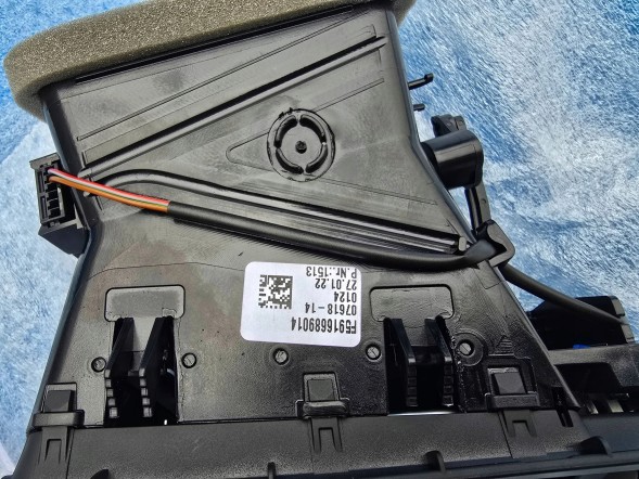 BMW OE QUA8291 Решітка впуску свіжого повітря права BMW 5 F10 F11 9166890 НОВА