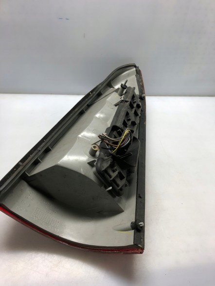 Opel OE LAMPA TYLNA LEWE 04073989 OPEL Elektronika-chrzaszcz ЗАДНІЙ ЛІХТАР ЛІВИЙ 04073989 OPEL