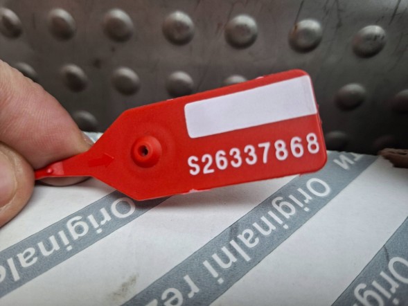 Fiat OE S26337868 ХРОМОВАНА НАКЛАДКА КЛАПАНА 0735516207 FIAT 500 2007-