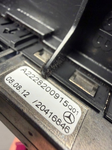 Mercedes-Benz OE Mercedes Розетка Роз'єм USB A2228200254