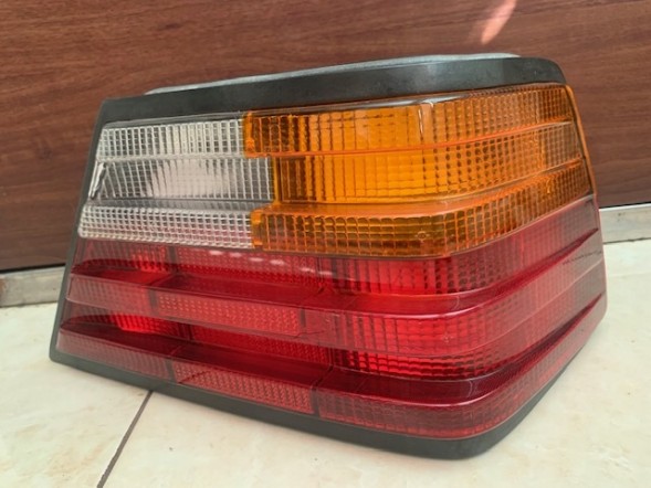 Mercedes-Benz OE 124 820 16 64 1248201664 ОРИГІНАЛ MERCEDES БЕНЗ W124 ЛАМПА ЗАДНЯ ПРАВА
