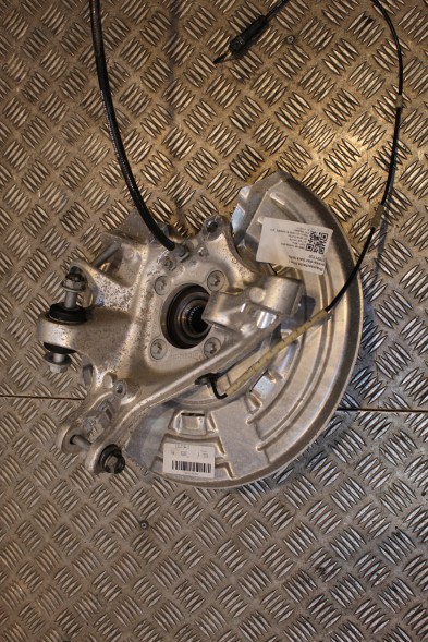 BMW OE 2284882 2284796 BMW F80 F82 F83 F87 KНОМЕР ВТУЧКА ЗАДНЯ ПРАВА