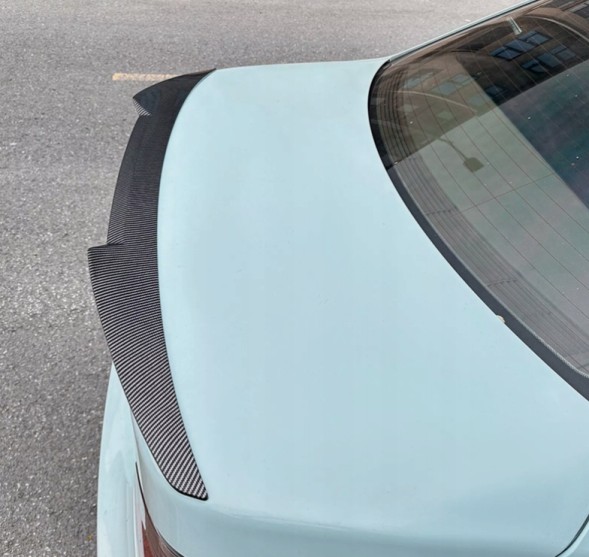 Китай 25486045004 ЛЬОТОК СПОЙЛЕР НА ЛАЦКАН НАКЛАДКА BMW E60 КАРБОН МПАКЕТ