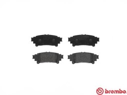 P83132 BREMBO Комплект гальмівних колодок з 4 шт дисків