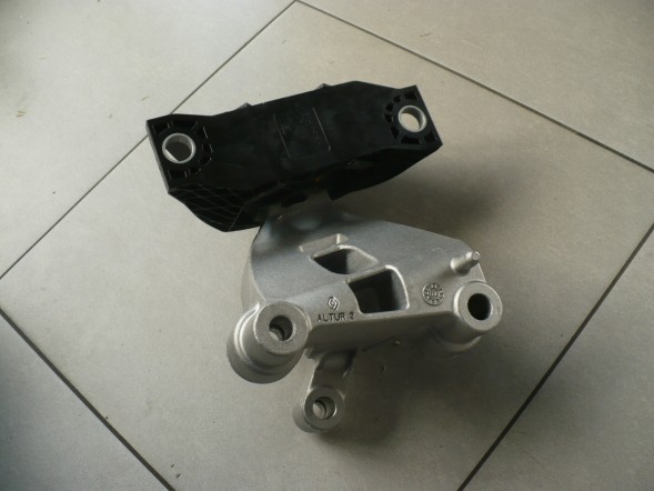 Dacia OE 112105431R Б/у подушка двигателя Dacia Sandero II Logan II 1,0 SCE