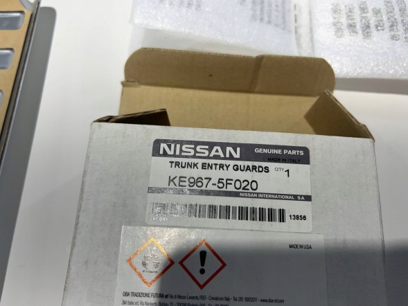Nissan OE KE967-5F020 NISSAN ЗАХИСНІ ПЛАНКИ ПОРОГА БАГАЖНИКА NISSAN MIKRA K14 KE967-5F020