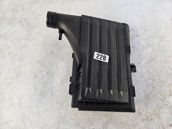 SEAT OE 04E129611L_BB1 Корпус повітряного фільтра SEAT LEON IV 1.4 04E129611L