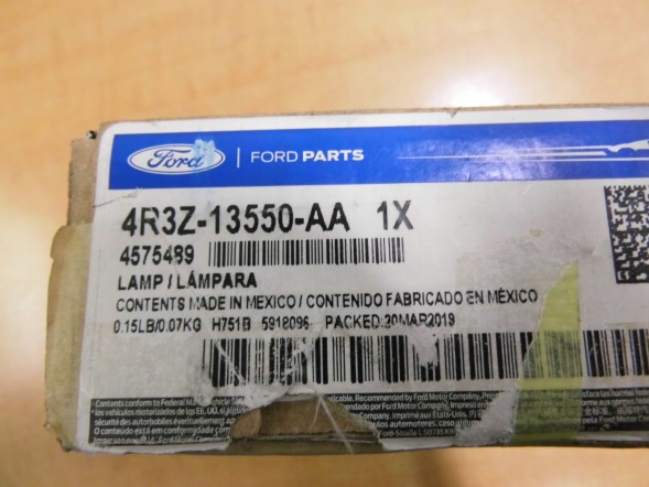 Ford OE 4R3Z-13550-AA FORD MUSTANG Mk5 ЛАМПА НОМЕРНОГО ЗНАКА 4R33-13550-AA