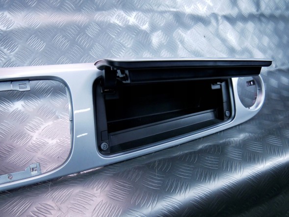 Volkswagen OE Listwa dekoracyjna dekor schowek konsoli 5C1858366 VW BEETLE 5C Планка декоративна декор для зберігання консолі 5C1858366 VW BEETLE 5C