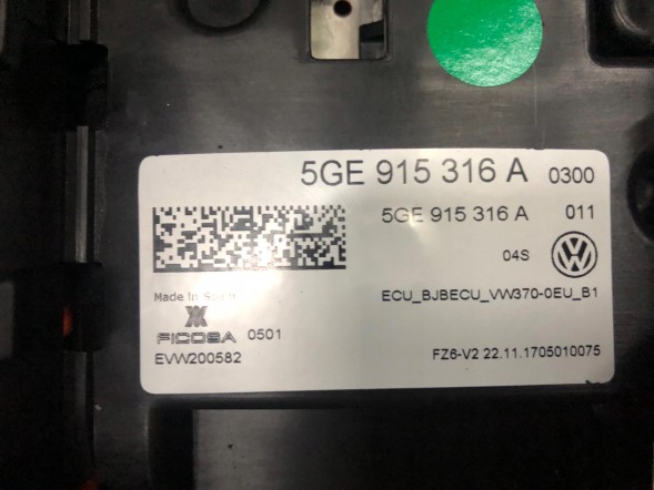Volkswagen OE МОДУЛЬ КОНТРОЛЕРУ ЗАРЯДКИ VOLKSWAGEN E-UP 5GE915316A