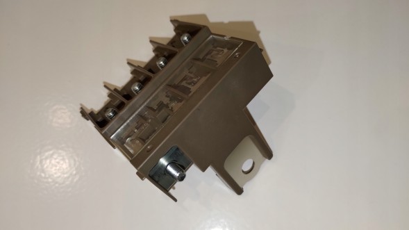 Mitsubishi OE WB/8571A028 8571A028 + KLEMA КЛЕМА АКУМУЛЯТОРА MITSUBISHI OUTLANDER ПЛЮС ЗАПОБІЖНИКИ КОМПЛЕКТ