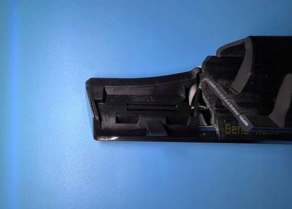 Mercedes-Benz OE НОВА ОРИГІНАЛЬНА ПЛАНКА СКЛА ДВЕРЕЙ ЛІВА ЗАДНЯ MERCEDES C-KL W206 A2067302700