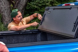 Китай 448810 Bakflip MX4 тверда кришка кузова, трисекційна складана ролета для Ford Ranger 2022-
