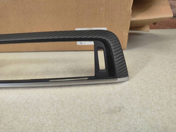 BMW OE 8073751 BMW F22 M2 F87 LCI Listwa Ozdobna Dekor Deski rozdzielczej UK RHD CARBON BMW F22 M2 F87 LCI Декоративна накладка панелі приладів UK RHD CARBON