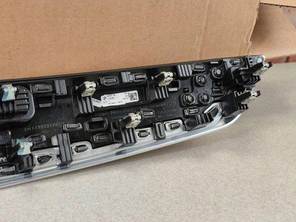 BMW OE 8073751 BMW F22 M2 F87 LCI Listwa Ozdobna Dekor Deski rozdzielczej UK RHD CARBON BMW F22 M2 F87 LCI Декоративна накладка панелі приладів UK RHD CARBON