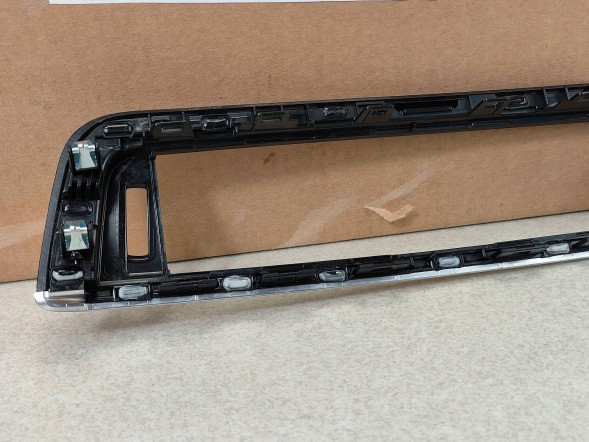 BMW OE 8073751 BMW F22 M2 F87 LCI Listwa Ozdobna Dekor Deski rozdzielczej UK RHD CARBON BMW F22 M2 F87 LCI Декоративна накладка панелі приладів UK RHD CARBON