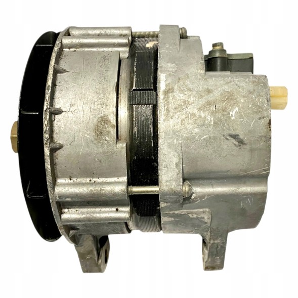 CCCP 0653 / ALTERNATOR UAZ 469 452 3151 WOŁGA 24 GAZ 66 12V 40A ГЕНЕРАТОР UAZ 469 452 3151 ВОЛГА 24 ГАЗ 66 12В 40А