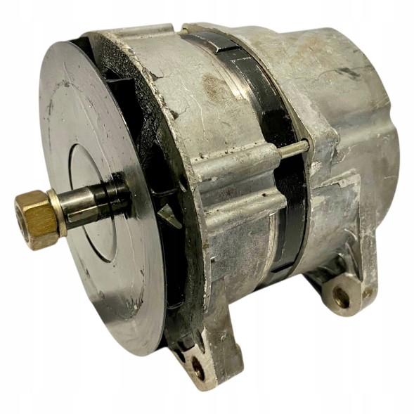CCCP 0653 / ALTERNATOR UAZ 469 452 3151 WOŁGA 24 GAZ 66 12V 40A ГЕНЕРАТОР UAZ 469 452 3151 ВОЛГА 24 ГАЗ 66 12В 40А
