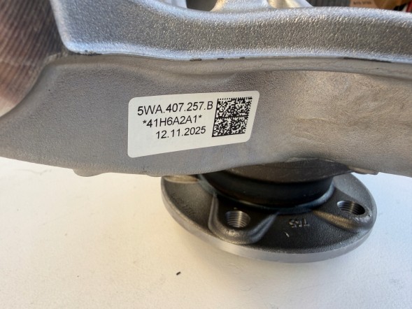 Audi OE 5WA407257B 5WA407621D _auditeile_ Поворотний кулак передньої маточини ЛІВИЙ 5WA407257B AUDI RS3 8Y RSQ3 83A -НОВИЙ-