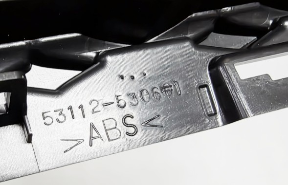 Lexus OE 53112-53061 Верхня решітка-імітація повітрозабірника LEXUS IS 2014-2017 НОВА OE