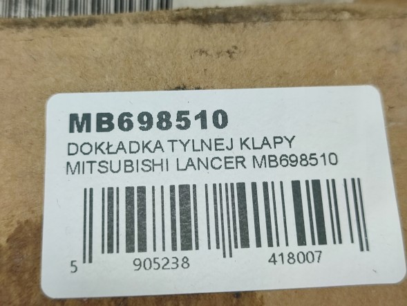 Mitsubishi OE НАКЛАДКА ЗАДНЬОГО ЛЮКА MITSUBISHI LANCER VAN 1989-1992 НОВА ORYG MB698510