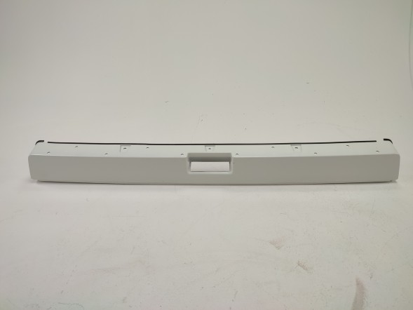 Mitsubishi OE НАКЛАДКА ЗАДНЬОГО ЛЮКА MITSUBISHI LANCER VAN 1989-1992 НОВА ORYG MB698510