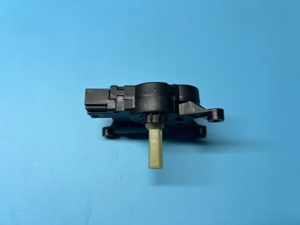 Mercedes-Benz OE 0008205808, A0008205808, A-000-820-58-08 Електродвигун Mercedes-Benz А0008205808