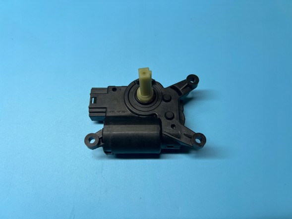 Mercedes-Benz OE 0008205808, A0008205808, A-000-820-58-08 Електродвигун Mercedes-Benz А0008205808